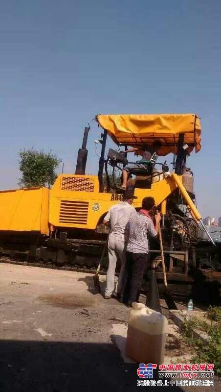 供應(yīng)2009年生產(chǎn)伸縮新筑9米瀝青水穩(wěn)多功能攤鋪機(jī)