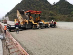 中大機械dt2000抗離析多功能超強勁攤鋪機圖片