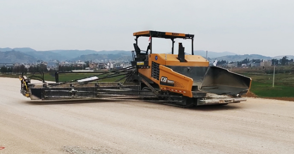 機械處水穩攤鋪組圓滿完成團林項目水穩攤鋪任務