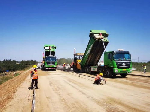 安徽合樅項(xiàng)目水穩(wěn)站路面底基層試驗(yàn)段順利攤鋪完成