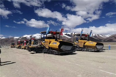 龍井12米攤鋪機(jī)出租公司-{綠地機(jī)械}