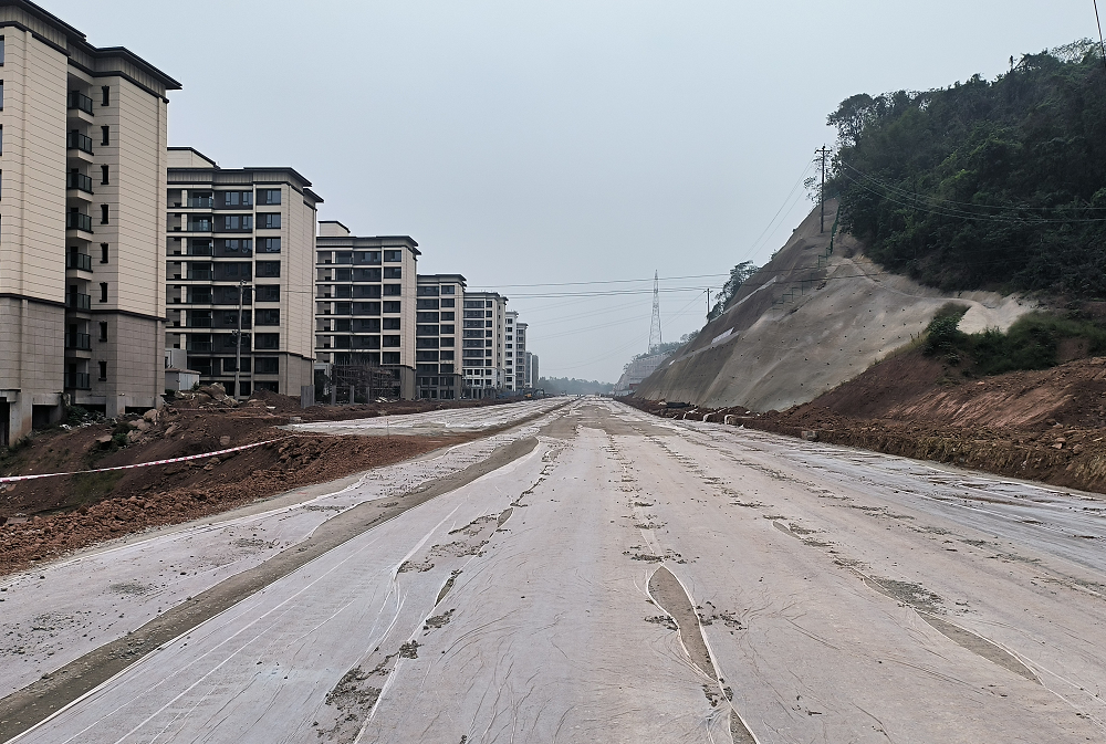 渝興公司:31個(gè)項(xiàng)目復(fù)工復(fù)產(chǎn) 積極搶抓工期 確保項(xiàng)目如期完工