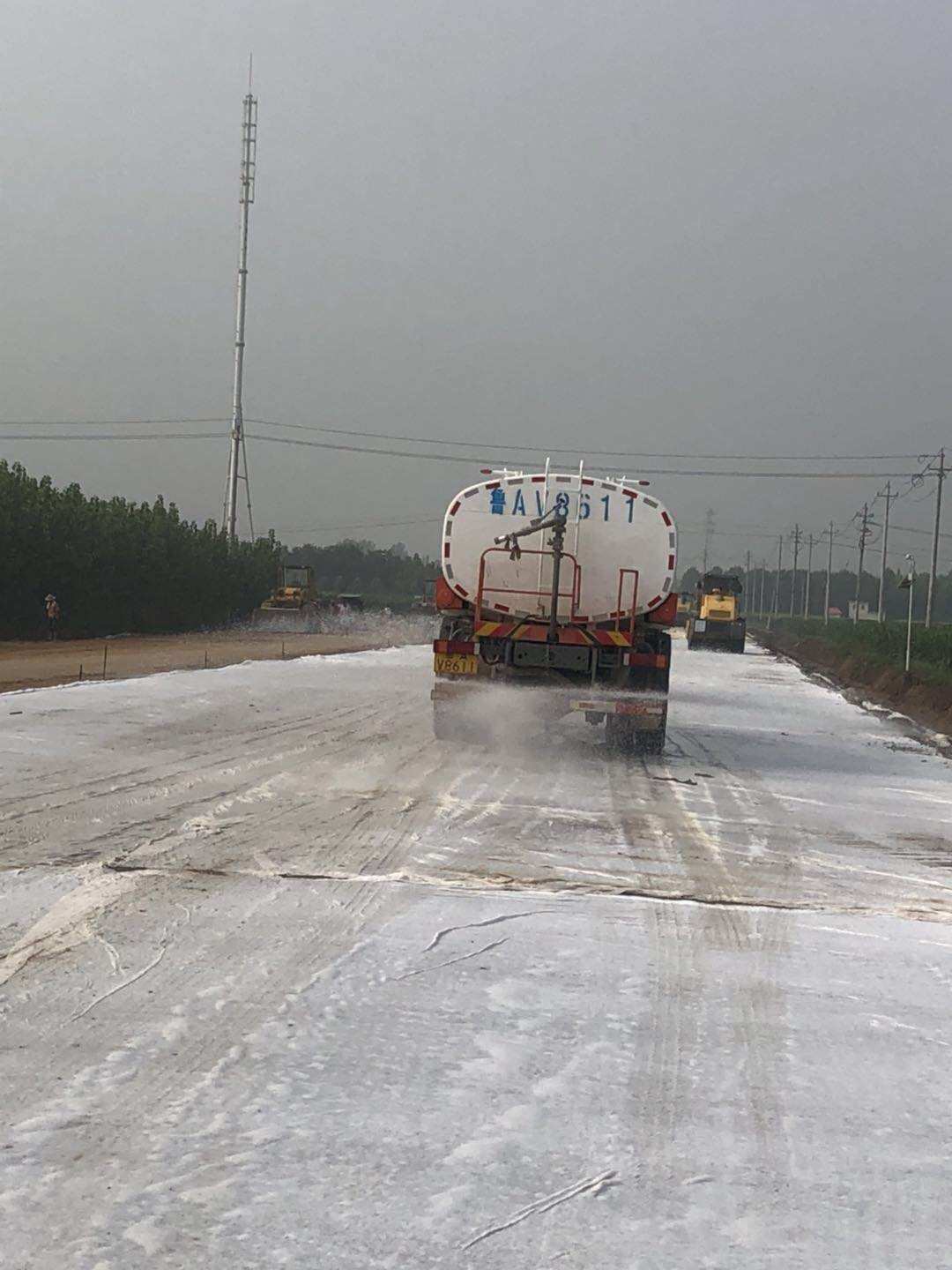 水穩基層灑水養生