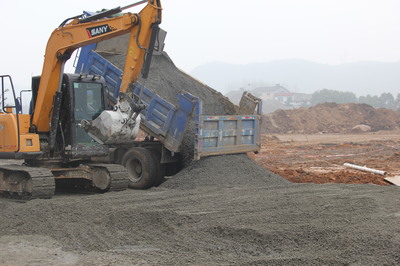 市建筑節(jié)能推廣中心組織觀摩磷石膏混凝土水穩(wěn)層應(yīng)用