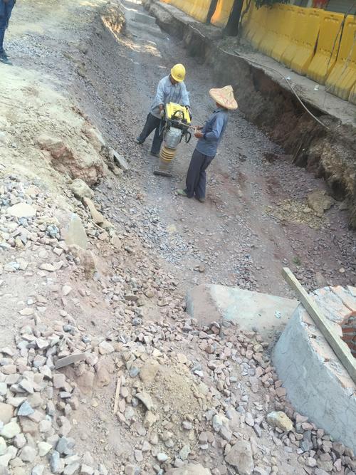 雨水管道級配碎石打悍