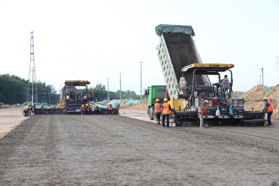 重點項目 | 河津市延平新街和阜民街道路工程進入水穩層鋪設階段