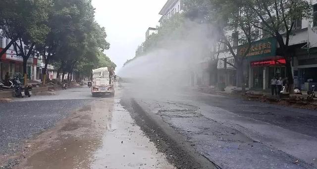 獅江大道東段開始鋪設(shè)水穩(wěn)層最快11月底可全線正式通車