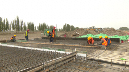 G219線岳普湖-英吉沙公路項(xiàng)目重點(diǎn)工程建設(shè)正酣