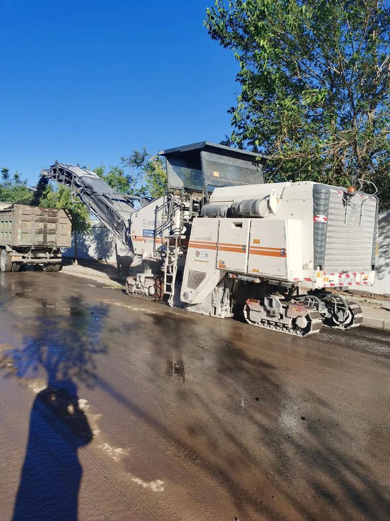 從路面銑刨到換填水穩(wěn)再到瀝青攤鋪,古城西街大修工程完美收官