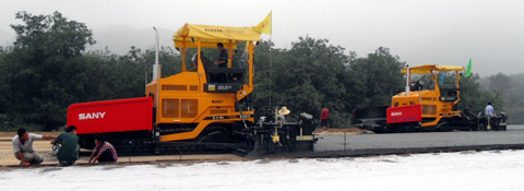 DTU95C攤鋪機(jī)青蘭高速施工