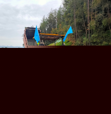 黔江區(qū)過境高速公路正式鋪設(shè)水穩(wěn)層,預(yù)計(jì)2022年建成通車