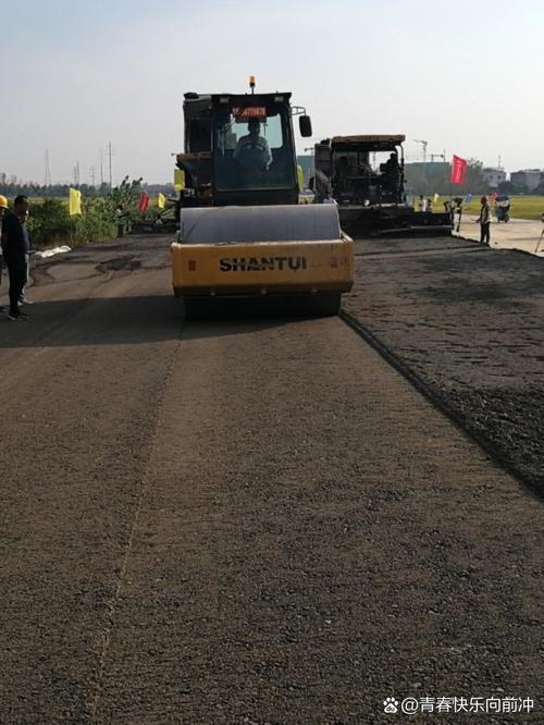 水穩施工 終于是有點進度了,干上水穩了