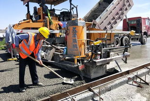 又是第一 景中路面一標項目水穩主線施工全線率先貫通