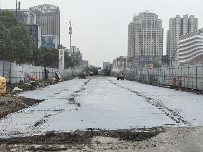 國(guó)展路今起鋪水穩(wěn),計(jì)劃15日恢復(fù)東半幅通行