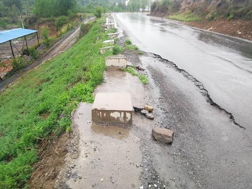 路路通拌和廠瀝青混凝土加工工作動態