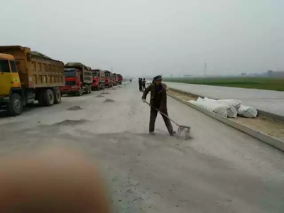 水穩基層分層攤鋪與抗離析大寬度大厚度攤鋪壓實技術優劣分析